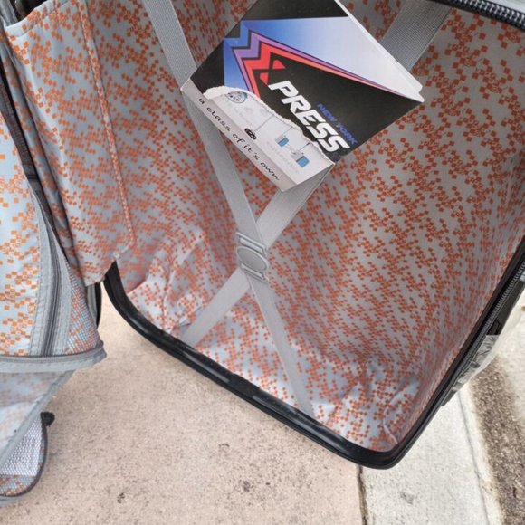 24" World Traveler Suitcase with Spinner Wheels London, Paris, New York,… - Picture 8 of 11